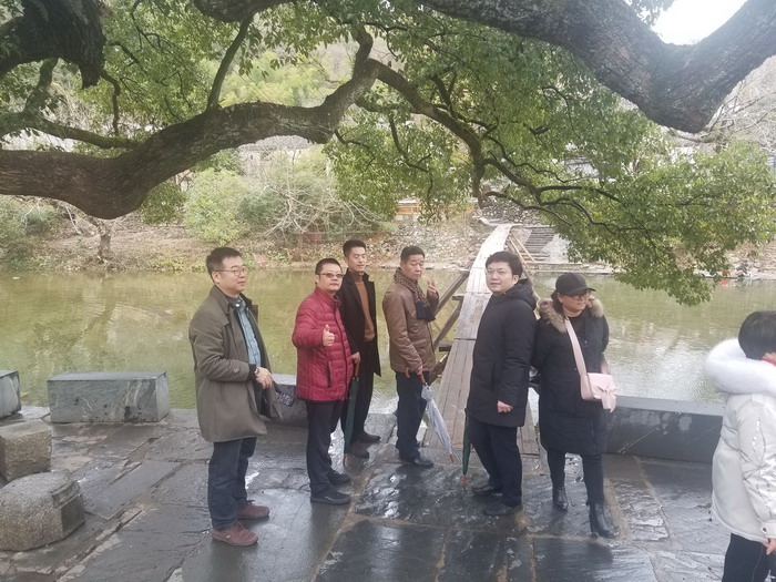 案例解析:景德镇城市品牌如何高举高打的?-动能智库-戴欣明工作室战略定位策划景德镇陶瓷产业升级 案例解析:景德镇城市品牌如何高举高打的?-动能智库-戴欣明工作室战略定位策划景德镇陶瓷产业升级