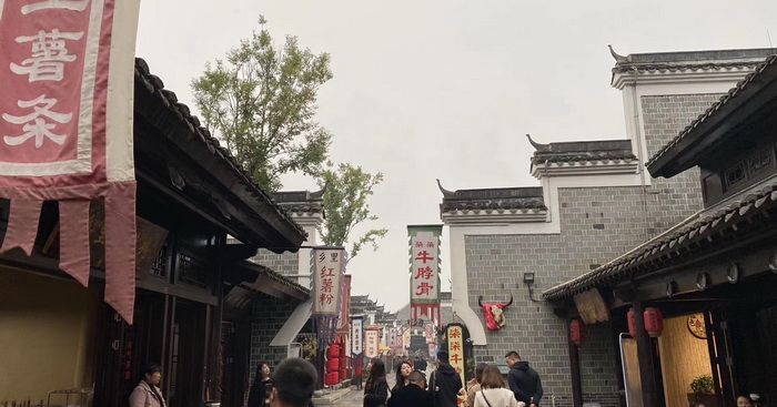 长沙铜官草市商业架构设计 戴欣明 李艺冲 江业志 付秀芬  动能智库构建托管可复制战略 四季康养定位策划 商业地产定位策划  特色小镇战略定位 乡村旅游策划定位 商业街策划定位