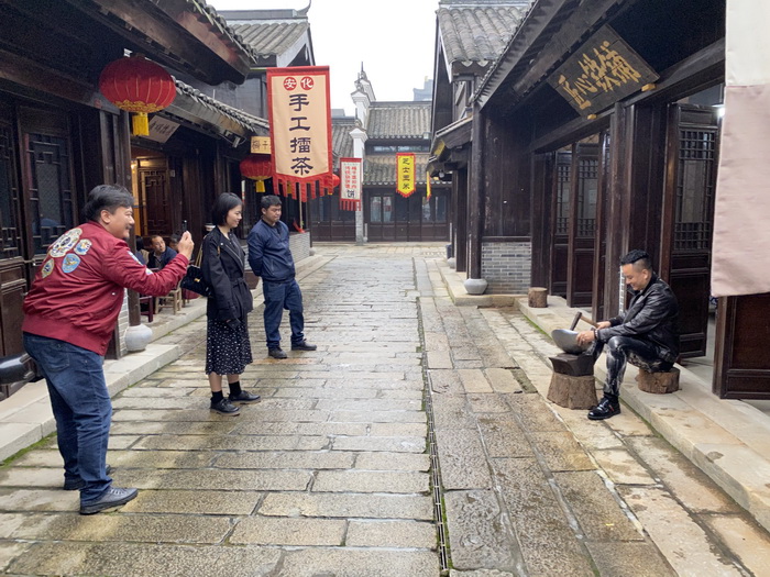 长沙铜官草市商业架构设计 戴欣明 李艺冲 江业志 付秀芬  动能智库构建托管可复制战略 四季康养定位策划 商业地产定位策划  特色小镇战略定位 乡村旅游策划定位 商业街策划定位