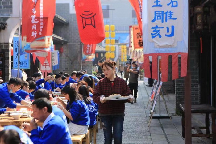 长沙铜官草市商业架构设计 戴欣明 李艺冲 江业志 付秀芬  动能智库构建托管可复制战略 四季康养定位策划 商业地产定位策划  特色小镇战略定位 乡村旅游策划定位 商业街策划定位