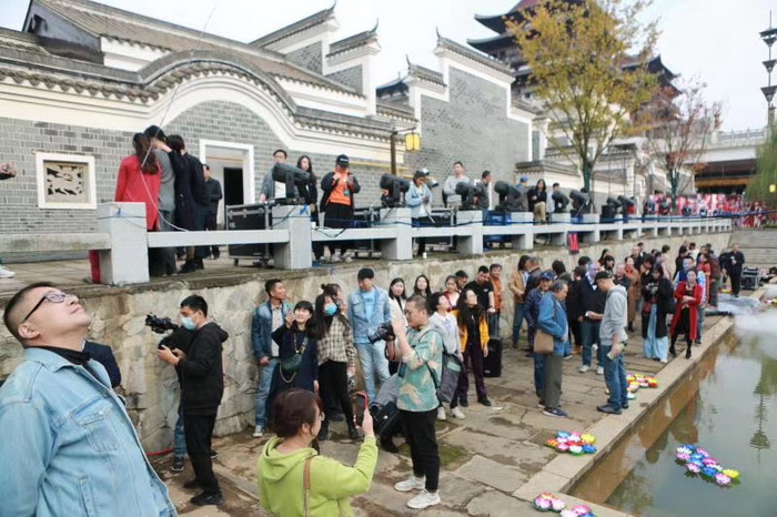 长沙铜官草市商业架构设计 戴欣明 李艺冲 江业志 付秀芬  动能智库构建托管可复制战略 四季康养定位策划 商业地产定位策划  特色小镇战略定位 乡村旅游策划定位 商业街策划定位