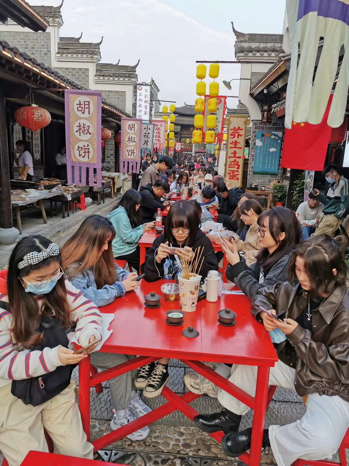 长沙铜官草市商业架构设计 戴欣明 李艺冲 江业志 付秀芬  动能智库构建托管可复制战略 四季康养定位策划 商业地产定位策划  特色小镇战略定位 乡村旅游策划定位 商业街策划定位