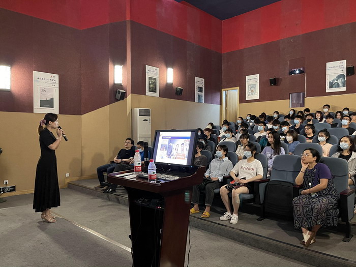 动能智库新媒体学院院长蔡恒儿 蔡恒儿深圳职业技术学院 中国产业电商系统营销第一人蔡恒儿 动能智库 动能实训 深圳四季康养定位策划 商业地产 商业地产定位策划 商业地产运营 特色小镇战略定位 产业园定位策划 人文商业地产策划 文旅小镇策划定位 乡村旅游策划定位