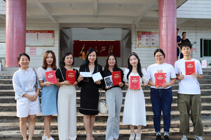 阳江市大八镇政府新媒体电商培训 蔡恒儿工作室创始人蔡恒儿老师 新媒体电商新模式 新媒体电商助力产业升级,撬动乡村振兴新引擎-蔡恒儿在南开大学深圳研究院开展以《短视频直播助力产业振兴,撬动乡村振兴新引擎》为主题的培训,动能智库副院长、新媒体学院院长、蔡恒儿工作室创始人蔡恒儿担任讲师 阳江市大八镇政府新媒体电商培训 蔡恒儿工作室创始人蔡恒儿老师 新媒体电商新模式 新媒体电商助力产业升级,撬动乡村振兴新引擎-蔡恒儿在南开大学深圳研究院开展以《短视频直播助力产业振兴,撬动乡村振兴新引擎》为主题的培训,动能智库副院长、新媒体学院院长、蔡恒儿工作室创始人蔡恒儿担任讲师