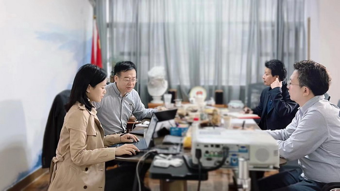 四季康养文旅小镇 动能智库院长戴欣明 动能智库·前海四季康养管理（深圳）有限公司董事副总经理李蓬青 动能智库校董副院长蔡恒儿 人文四季康养 四季康养定位策划 商业地产 商业地产定位策划 从“单产业电商” 商业地产运营 动能智库 戴欣明工作室 蔡恒儿工作室 董事局执行主席罗利春 特色小镇战略定位 产业园定位策划 人文商业地产策划 文旅小镇策划定位 乡村旅游策划定位 商业街策划定位 城市综合体策划 红色文旅小镇系统 四季康养小镇系统 动能智库 戴欣明工作室 蔡恒儿工作室 前海四季康养管理 古镇古