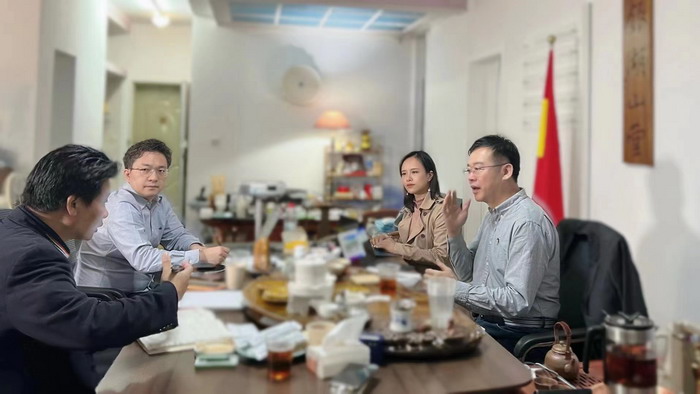 四季康养文旅小镇 动能智库院长戴欣明 动能智库·前海四季康养管理（深圳）有限公司董事副总经理李蓬青 动能智库校董副院长蔡恒儿 人文四季康养 四季康养定位策划 商业地产 商业地产定位策划 从“单产业电商” 商业地产运营 动能智库 戴欣明工作室 蔡恒儿工作室 董事局执行主席罗利春 特色小镇战略定位 产业园定位策划 人文商业地产策划 文旅小镇策划定位 乡村旅游策划定位 商业街策划定位 城市综合体策划 红色文旅小镇系统 四季康养小镇系统 动能智库 戴欣明工作室 蔡恒儿工作室 前海四季康养管理 古镇古