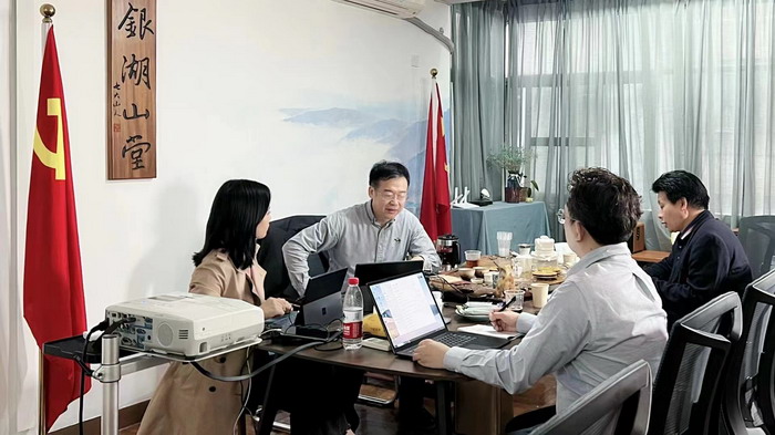 四季康养文旅小镇 动能智库院长戴欣明 动能智库·前海四季康养管理（深圳）有限公司董事副总经理李蓬青 动能智库校董副院长蔡恒儿 人文四季康养 四季康养定位策划 商业地产 商业地产定位策划 从“单产业电商” 商业地产运营 动能智库 戴欣明工作室 蔡恒儿工作室 董事局执行主席罗利春 特色小镇战略定位 产业园定位策划 人文商业地产策划 文旅小镇策划定位 乡村旅游策划定位 商业街策划定位 城市综合体策划 红色文旅小镇系统 四季康养小镇系统 动能智库 戴欣明工作室 蔡恒儿工作室 前海四季康养管理 古镇古