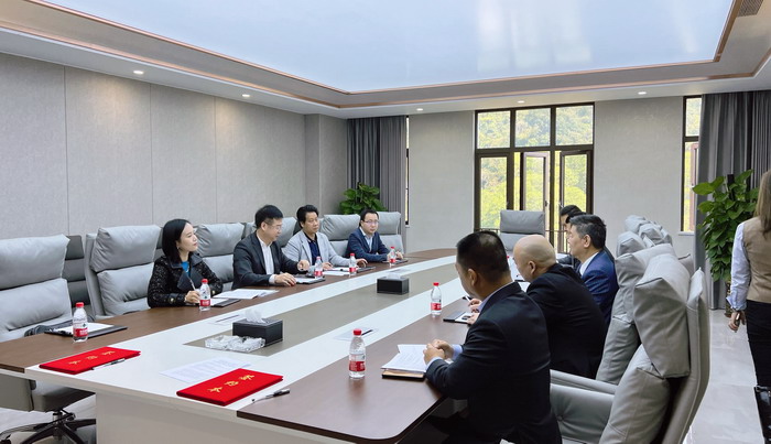动能智库 奥特莱斯·新奥莱 大健康 共同富裕 数字奥莱　中国特色文旅小镇商业街镇特许经营第一人戴欣明 中国特许经营第一人刘文献 四季康养文旅小镇惠州多个项目签约　黄华锦 国际品牌商业街　数字生活体验中心　数字康养体验中心　江边轻奢酒店　奢侈品创意学院　网红孵化基地　数字新奥莱网红直播中心　红色文化旅游　元宇宙VRAR场景等项目　助力更多国潮品牌出海　惠州五邦集团　酒肆街 动能智库蔡恒儿 动能智库李蓬青 海水康养  四季康养·欢乐上河 四季康养·上河行旅 单产业电商模式 动能智库院长戴欣明 四季康养·贵山行