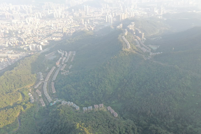 动能智库 奥特莱斯·新奥莱 大健康 共同富裕 数字奥莱　中国特色文旅小镇商业街镇特许经营第一人戴欣明 中国特许经营第一人刘文献 四季康养文旅小镇惠州多个项目签约　黄华锦 国际品牌商业街　数字生活体验中心　数字康养体验中心　江边轻奢酒店　奢侈品创意学院　网红孵化基地　数字新奥莱网红直播中心　红色文化旅游　元宇宙VRAR场景等项目　助力更多国潮品牌出海　惠州五邦集团　酒肆街 动能智库蔡恒儿 动能智库李蓬青 海水康养  四季康养·欢乐上河 四季康养·上河行旅 单产业电商模式 动能智库院长戴欣明 四季康养·贵山行