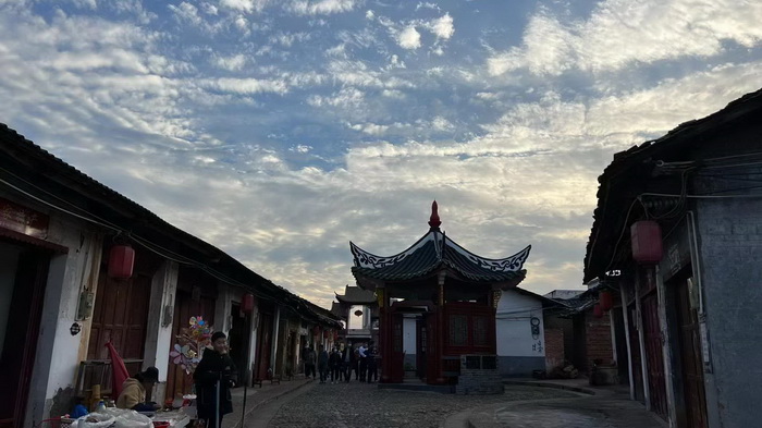 珠玑巷  大健康 乡村振兴 多产业振兴 高质量发展 人才振兴 特色文旅小镇 城市更新  新媒体 产业电商 四季康养产业  红色文旅  非遗传承 共同富裕 动能智库 戴欣明 五邦集团  华明有 贵山行旅 上河行旅 欢乐上河 海水康养 酒肆街 四季康养特色文旅小镇 单产业电商模式打造罗浮山茶产业 四季康养特色文旅小镇 惠州筹建处揭牌仪 大湾区惠州的大健康产业升级  戴欣明工作室 蔡恒儿工作室  产业园定位策划  乡村旅游策划定位