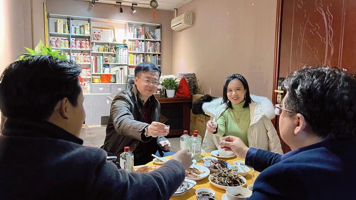 苍天脚步 柏塘山茶酒肆合 茶产业电商模式再造 鹿湖温泉似圣水 顺县留隍镇 恒儿茶 恒儿的茶 酒肆街 酒肆街小酒馆 酒肆街啤酒 酒世界扎啤 酒肆街精酿 四季酒肆 大健康 乡村振兴 多产业振兴 高质量发展 人才振兴 特色文旅小镇 城市更新  新媒体 产业电商 四季康养产业  红色文旅  非遗传承 共同富裕 动能智库 戴欣明 五邦集团  华明有 贵山行旅 上河行旅 欢乐上河 海水康养 酒肆街 四季康养特色文旅小镇 单产业电商模式打造罗浮山茶产业 四季康养特色文旅小镇 惠州筹建处揭牌仪 大湾区惠州的大健康产业升级
