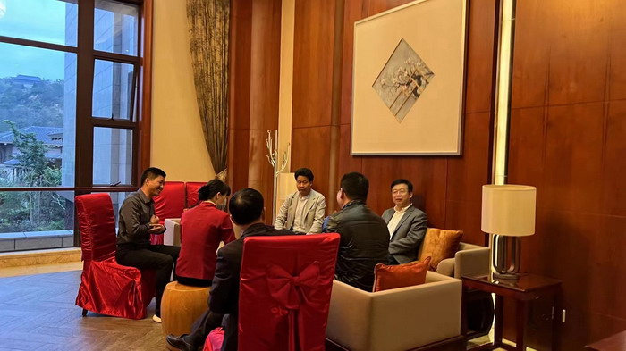 酒肆街品牌管理（深圳）有限公司 酒肆街小酒馆 潮客小镇 柏塘山茶酒肆合 茶产业电商模式再造 鹿湖温泉似圣水 顺县留隍镇 恒儿茶 恒儿的茶 酒肆街 酒肆街小酒馆 酒肆街啤酒 酒世界扎啤 酒肆街精酿 四季酒肆 大健康 乡村振兴 多产业振兴 高质量发展 人才振兴 特色文旅小镇 城市更新  新媒体 产业电商 四季康养产业  红色文旅  非遗传承 共同富裕 动能智库 戴欣明 五邦集团  华明有 贵山行旅 上河行旅 欢乐上河 海水康养 酒肆街 四季康养特色文旅小镇 单产业电商模式打造罗浮山茶产业 四季康养特色文旅小镇 惠州筹建处揭牌仪 大湾区惠州的大健康产业升级