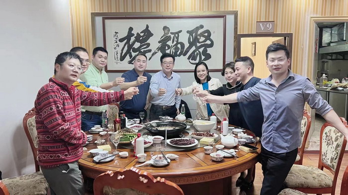 酒肆夜话 佛山欢乐上河 佛山酒肆街 动能智库校董温宗盛 数字新奥莱文谷总部 CTDU中旅联 全国跨界融合产业创新联合体 动能智库 奥特莱斯·新奥莱 大健康 共同富裕 数字奥莱　酒肆街品牌管理（深圳）有限公司 酒肆街小酒馆  中国特色文旅小镇商业街镇特许经营第一人戴欣明 中国特许经营第一人刘文献 四季康养文旅小镇惠州多个项目签约　黄华锦 国际品牌商业街　数字生活体验中心　数字康养体验中心　江边轻奢酒店　奢侈品创意学院　网红孵化基地　数字新奥莱网红直播中心　红色文化旅游　元宇宙VRAR场景等项目　助力更多国潮品牌出海