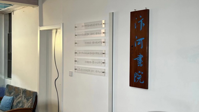 汴河书院 酒肆夜话 开封城市升级 开封商业产业定位策划 佛山欢乐上河 佛山酒肆街 动能智库校董温宗盛 数字新奥莱文谷总部 CTDU中旅联 全国跨界融合产业创新联合体 动能智库 奥特莱斯·新奥莱 大健康 共同富裕 数字奥莱　酒肆街品牌管理（深圳）有限公司 酒肆街小酒馆  中国特色文旅小镇商业街镇特许经营第一人戴欣明 中国特许经营第一人刘文献 四季康养文旅小镇惠州多个项目签约　黄华锦 国际品牌商业街　数字生活体验中心　数字康养体验中心　江边轻奢酒店　奢侈品创意学院　网红孵化基地　数字新奥莱网红直播中心　红