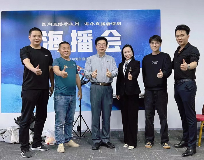 跨境产业生态 数字经济产业间 动能智库成员在龙华区数字经济跨境电商产业园 数字经济产业间，跨境产业生态建，专业服务深圳囊，产融全球大旗扛-国内直播看杭州，海外直播看深圳，动能智库成员在龙华区数字经济跨境电商产业园