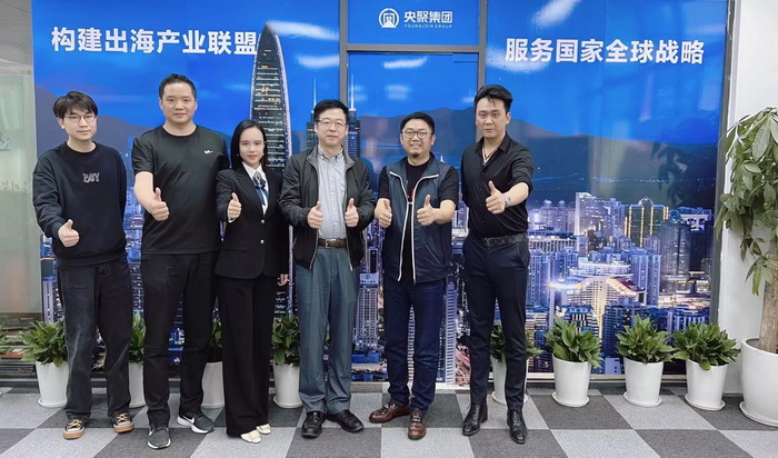 跨境产业生态 数字经济产业间 动能智库成员在龙华区数字经济跨境电商产业园 数字经济产业间，跨境产业生态建，专业服务深圳囊，产融全球大旗扛-国内直播看杭州，海外直播看深圳，动能智库成员在龙华区数字经济跨境电商产业园