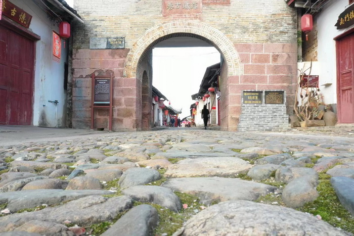 珠玑巷 共同富裕的道路 宋朝汴京国家经济命脉汴河 鹅城酒肆 惠州酒肆 惠州佳兆业广场海伦司小酒吧 惠州博罗柏塘镇 罗浮山 汴河书院 酒肆夜话 开封城市升级 开封商业产业定位策划 佛山欢乐上河 佛山酒肆街 动能智库校董温宗盛 数字新奥莱文谷总部 CTDU中旅联 全国跨界融合产业创新联合体 动能智库 奥特莱斯·新奥莱 大健康 共同富裕 数字奥莱　酒肆街品牌管理（深圳）有限公司 酒肆街小酒馆  中国特色文旅小镇商业街镇特许经营第一人戴欣明 中国特许经营第一人刘文献 四季康养文旅小镇惠州多个项目签约　黄华锦 国际品牌