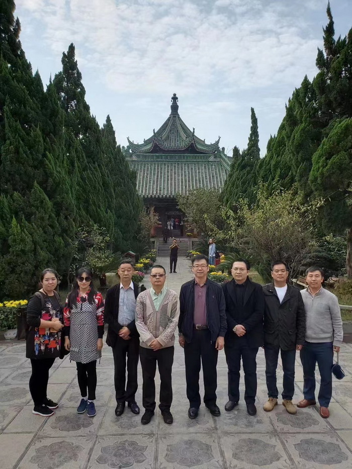 托管工程建设企业 珠玑巷 共同富裕的道路 宋朝汴京国家经济命脉汴河 鹅城酒肆 惠州酒肆 惠州佳兆业广场海伦司小酒吧 惠州博罗柏塘镇 罗浮山 汴河书院 酒肆夜话 开封城市升级 开封商业产业定位策划 佛山欢乐上河 佛山酒肆街 动能智库校董温宗盛 数字新奥莱文谷总部 CTDU中旅联 全国跨界融合产业创新联合体 动能智库 奥特莱斯·新奥莱 大健康 共同富裕 数字奥莱　酒肆街品牌管理（深圳）有限公司 酒肆街小酒馆  中国特色文旅小镇商业街镇特许经营第一人戴欣明 中国特许经营第一人刘文献 四季康养文旅小镇惠州多个