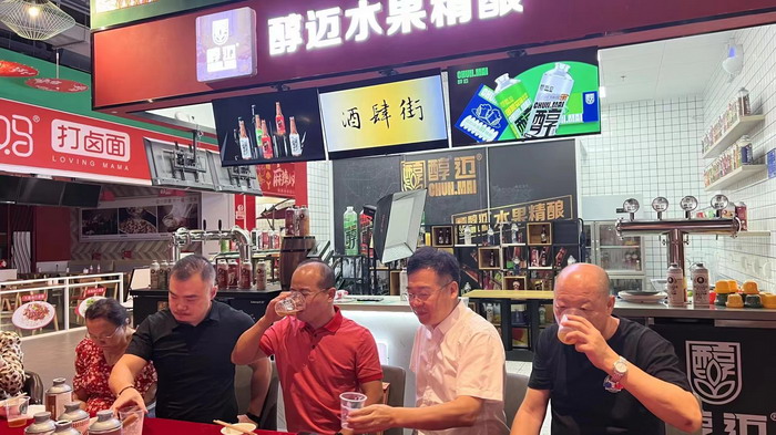 酒肆街·深圳店签约仪式 【酒肆街】团队签约罗湖水贝珠宝大厦 欢乐上河之【酒肆街】 酒肆深圳旗舰 红色文旅小镇 四季康养 乡村振兴 酒肆街 茶肆街 新媒体 文旅产业汕尾红海湾 地产圆桌派 全球酒吧源酒肆 酒肆街小酒馆 久康元酒 本草精酿 百师医谷 四季康养落地重庆南川区 茶肆街 冷沙泉水乾丰茶 高山云雾 永隆山麓上河来 冷沙泉水 南川乾丰镇茶产业升级 前海四季康养管理（深圳）有限公司南川纪行 前海四季康养管理（深圳）有限公司总经理戴欣明兼首席战略策划 副总经理蔡恒儿一行在南川区城市投资集团对永隆山 《永隆上河》   四季康养南川缘  南川东街改造升级 南川区城市定位策划 动能智库