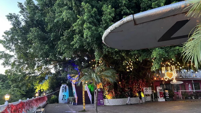 东街草市 酒肆街，酒肆街小酒馆定位 年轻人的社交圈 深圳酒肆街镇  汴河书院 酒肆街·深圳签约仪式 【酒肆街】团队签约罗湖水贝珠宝大厦 欢乐上河之【酒肆街】 酒肆深圳旗舰 红色文旅小镇 四季康养 乡村振兴 酒肆街 茶肆街 新媒体 文旅产业汕尾红海湾 地产圆桌派 全球酒吧源酒肆 酒肆街小酒馆 久康元酒 本草精酿 百师医谷 四季康养落地重庆南川区 茶肆街 冷沙泉水乾丰茶 高山云雾 永隆山麓上河来 冷沙泉水 南川乾丰镇茶产业升级 前海四季康养管理（深圳）有限公司南川纪行 前海四季康养管理（深圳）有限公司总经理戴