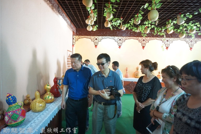 动能智库－戴欣明工作室首席战略顾问戴欣明、孟建民院士团队一行在新疆哈密市调研，期间各级领导陪同讲解，为特色小镇战略定位策划、规划概念设计出谋划策