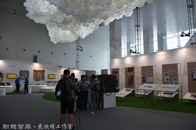 　　鄂尔多斯即将迎来经济发展的风口。动能智库-戴欣明工作室发现之旅-策划纪行：鄂尔多斯，寻找不灭的神灯！