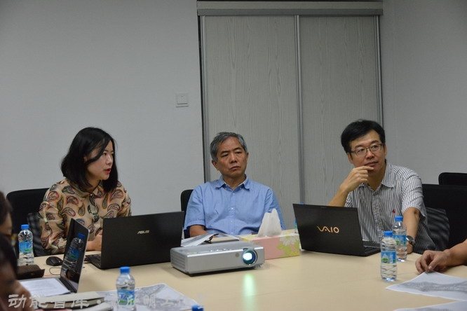 孟建民工程院院士团队在研讨高端项目战略定位策划+概念设计，首席规划战略顾问戴欣明，建筑师唐大为等团队成员各抒己见。研讨广西巴马天地人和主题策划，规划方案设计、建筑方案设计，哈密碱厂改造战略定位策划、概念规划设计