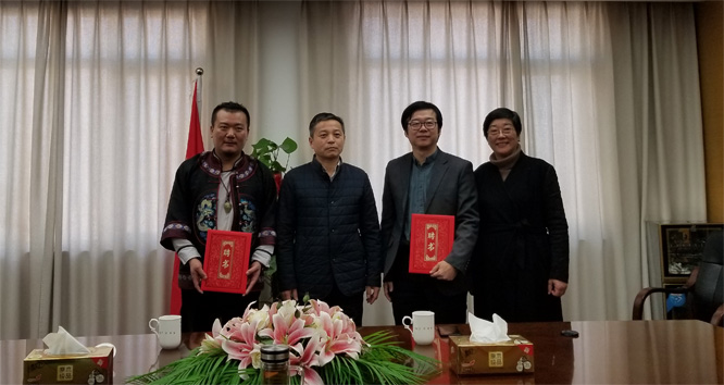 景德镇市国资运营控股集团有限责任公司党委书记董事长吴林、副党委书记副董事长金晓蓓亲自颁发聘书给戴欣明、李艺冲