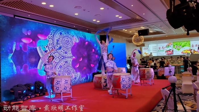 秦皇岛市抚宁区委书记孙志川，秦皇岛精工绿筑集成科技有限公司董事长杨宝江  动能智库创立人，前海动能投资董事长戴欣明