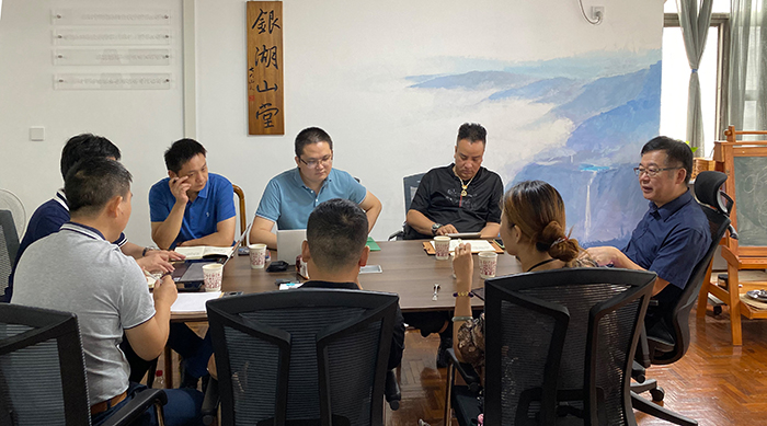邱汉邦　财务及法务顾问，动能智库-戴欣明工作室    产业事业部顾问，深圳市前海动能投资有限公司   财务及法务顾问，前海四季康养管理（深圳）有限公司 ，深圳市动能企业管理咨询有限公司