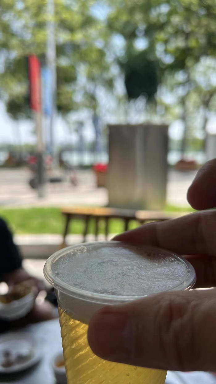 大湾区落地酒肆街 酒肆街小酒馆项目系统概要 【酒肆街】品牌概况 酒吧街 商业街 人文商业 酒肆街消费模式 国潮产业 四季康养产业落地惠州  前海四季康养管理（深圳）有限公司 《贵山行旅》 《上河行旅》 《欢乐上河》 【酒肆街】 项目例行会议及产业投资洽谈  动能智库·酒肆街品牌管理（深圳）有限公司 戴欣明工作室 蔡恒儿工作室 动能智库 茶产业电商模式再造 上河行旅 恒儿茶 恒儿的茶 酒肆街 酒肆街小酒馆 酒肆街啤酒 酒世界扎啤 酒肆街精酿 四季酒肆 大健康 乡村振兴 多产业振兴 高质量发展 人才振兴 特色文旅小镇