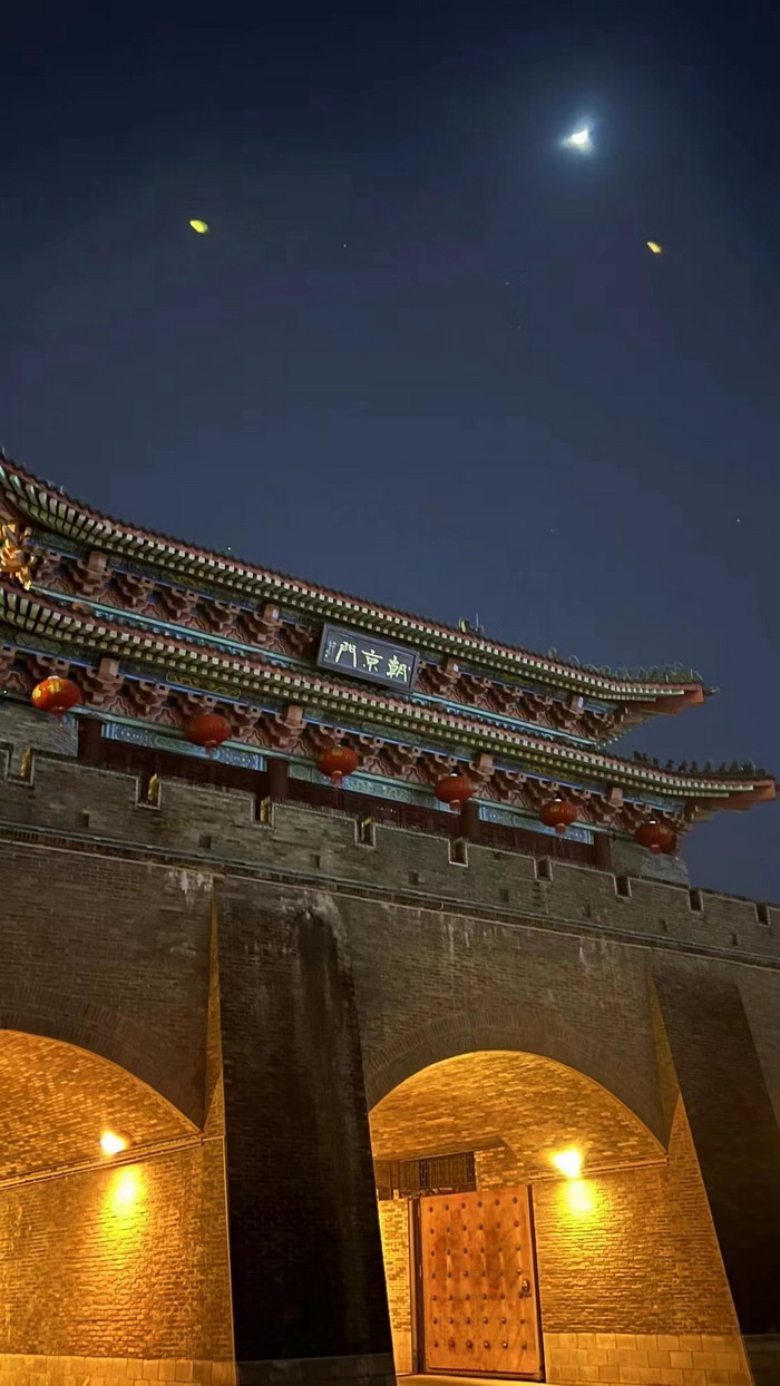 旅居康养小镇 大湾区落地酒肆街 酒肆街小酒馆项目系统概要 【酒肆街】品牌概况 酒吧街 商业街 人文商业 酒肆街消费模式 国潮产业 四季康养产业落地惠州  前海四季康养管理（深圳）有限公司 《贵山行旅》 《上河行旅》 《欢乐上河》 【酒肆街】 项目例行会议及产业投资洽谈  动能智库·酒肆街品牌管理（深圳）有限公司 戴欣明工作室 蔡恒儿工作室 动能智库 茶产业电商模式再造 上河行旅 恒儿茶 恒儿的茶 酒肆街 酒肆街小酒馆 酒肆街啤酒 酒世界扎啤 酒肆街精酿 四季酒肆 大健康 乡村振兴 多产业振兴 高质量发展 人才振兴 特色