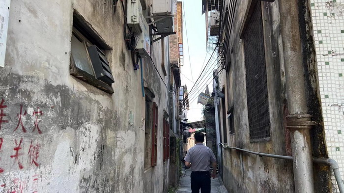 小酒馆模式 惠州水东街桥东 旅居康养小镇 大湾区落地酒肆街 酒肆街小酒馆项目系统概要 【酒肆街】品牌概况 酒吧街 商业街 人文商业 酒肆街消费模式 国潮产业 四季康养产业落地惠州  前海四季康养管理（深圳）有限公司 《贵山行旅》 《上河行旅》 《欢乐上河》 【酒肆街】 项目例行会议及产业投资洽谈  动能智库·酒肆街品牌管理（深圳）有限公司 戴欣明工作室 蔡恒儿工作室 动能智库 茶产业电商模式再造 上河行旅 恒儿茶 恒儿的茶 酒肆街 酒肆街小酒馆 酒肆街啤酒 酒世界扎啤 酒肆街精酿 四季酒肆 大健康 乡村振兴 多产业振兴 高质量发展