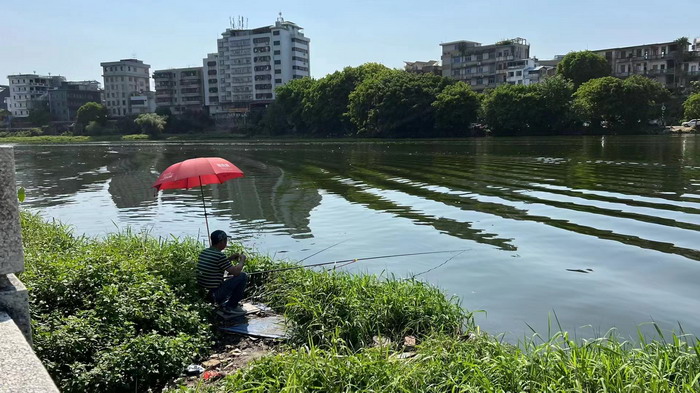 小酒馆模式 惠州水东街桥东 旅居康养小镇 大湾区落地酒肆街 酒肆街小酒馆项目系统概要 【酒肆街】品牌概况 酒吧街 商业街 人文商业 酒肆街消费模式 国潮产业 四季康养产业落地惠州  前海四季康养管理（深圳）有限公司 《贵山行旅》 《上河行旅》 《欢乐上河》 【酒肆街】 项目例行会议及产业投资洽谈  动能智库·酒肆街品牌管理（深圳）有限公司 戴欣明工作室 蔡恒儿工作室 动能智库 茶产业电商模式再造 上河行旅 恒儿茶 恒儿的茶 酒肆街 酒肆街小酒馆 酒肆街啤酒 酒世界扎啤 酒肆街精酿 四季酒肆 大健康 乡村振兴 多产业振兴 高质量发展