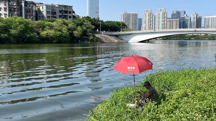 小酒馆模式 惠州水东街桥东 旅居康养小镇 大湾区落地酒肆街 酒肆街小酒馆项目系统概要 【酒肆街】品牌概况 酒吧街 商业街 人文商业 酒肆街消费模式 国潮产业 四季康养产业落地惠州  前海四季康养管理（深圳）有限公司 《贵山行旅》 《上河行旅》 《欢乐上河》 【酒肆街】 项目例行会议及产业投资洽谈  动能智库·酒肆街品牌管理（深圳）有限公司 戴欣明工作室 蔡恒儿工作室 动能智库 茶产业电商模式再造 上河行旅 恒儿茶 恒儿的茶 酒肆街 酒肆街小酒馆 酒肆街啤酒 酒世界扎啤 酒肆街精酿 四季酒肆 大健康 乡村振兴 多产业振兴 高质量发展