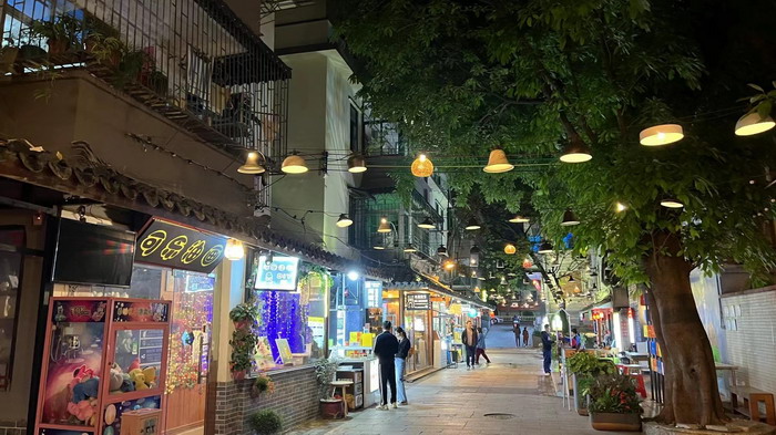 动能投资 小酒馆模式 惠州水东街桥东 旅居康养小镇 大湾区落地酒肆街 酒肆街小酒馆项目系统概要 【酒肆街】品牌概况 酒吧街 商业街 人文商业 酒肆街消费模式 国潮产业 四季康养产业落地惠州  前海四季康养管理（深圳）有限公司 《贵山行旅》 《上河行旅》 《欢乐上河》 【酒肆街】 项目例行会议及产业投资洽谈  动能智库·酒肆街品牌管理（深圳）有限公司 戴欣明工作室 蔡恒儿工作室 动能智库 茶产业电商模式再造 上河行旅 恒儿茶 恒儿的茶 酒肆街 酒肆街小酒馆 酒肆街啤酒 酒世界扎啤 酒肆街精酿 四季酒肆 大健康 乡村振