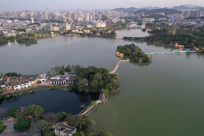 四季康养文旅小镇落地惠州 《贵山行旅》、《上河行旅》四季康养产业项目合作价值：三合一模式 动能智库版权系统 中国“四季康养文旅小镇”示范区，动能智库·前海四季康养管理（深圳）有限公司策划 南川永隆上河 酒肆小馆彻夜述 大碗啤酒思酒肆 祝屋巷驴窝酒馆 酒肆街惠州运营团队 动能投资 小酒馆模式 惠州水东街桥东 旅居康养小镇 大湾区落地酒肆街 酒肆街小酒馆项目系统概要 【酒肆街】品牌概况 酒吧街 商业街 人文商业 酒肆街消费模式 国潮产业 四季康养产业落地惠州  前海四季康养管理（深圳）有限公司 《贵山行旅》 《上河行旅》 《欢乐上河》