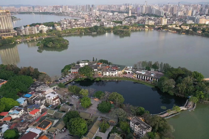 四季康养文旅小镇落地惠州 《贵山行旅》、《上河行旅》四季康养产业项目合作价值：三合一模式 动能智库版权系统 中国“四季康养文旅小镇”示范区，动能智库·前海四季康养管理（深圳）有限公司策划 南川永隆上河 酒肆小馆彻夜述 大碗啤酒思酒肆 祝屋巷驴窝酒馆 酒肆街惠州运营团队 动能投资 小酒馆模式 惠州水东街桥东 旅居康养小镇 大湾区落地酒肆街 酒肆街小酒馆项目系统概要 【酒肆街】品牌概况 酒吧街 商业街 人文商业 酒肆街消费模式 国潮产业 四季康养产业落地惠州  前海四季康养管理（深圳）有限公司 《贵山行旅》 《上河行旅》 《欢乐上河》