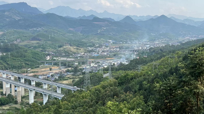 前海四季康养管理（深圳）有限公司南川纪行 前海四季康养管理（深圳）有限公司总经理戴欣明兼首席战略策划 副总经理蔡恒儿一行在南川区城市投资集团对永隆山 《永隆上河》   四季康养南川缘南川乾丰镇茶产业升级 南川东街改造升级 南川区城市定位策划 动能智库，戴欣明工作室，深圳市前海动能投资有限公司战略定位策划的项目 《永隆上河》在重庆南川区金佛山麓永隆山上落地 永隆山上谱新曲 红色文旅小镇合作三合一模式 风过南川留药香 公务南川出南粤 四季康养文旅小镇落地惠州 《贵山行旅》、《上河行旅》四季康养产业项目合作价值：三合一模式 动能智库版权系统 中国“四季