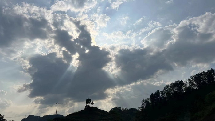 前海四季康养管理（深圳）有限公司南川纪行 前海四季康养管理（深圳）有限公司总经理戴欣明兼首席战略策划 副总经理蔡恒儿一行在南川区城市投资集团对永隆山 《永隆上河》   四季康养南川缘南川乾丰镇茶产业升级 南川东街改造升级 南川区城市定位策划 动能智库，戴欣明工作室，深圳市前海动能投资有限公司战略定位策划的项目 《永隆上河》在重庆南川区金佛山麓永隆山上落地 永隆山上谱新曲 红色文旅小镇合作三合一模式 风过南川留药香 公务南川出南粤 四季康养文旅小镇落地惠州 《贵山行旅》、《上河行旅》四季康养产业项目合作价值：三合一模式 动能智库版权系统 中国“四季