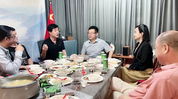 茶肆街 酒肆街小酒吧 酒肆小酒馆 酒肆小酒吧 汴河书院开讲日 酒肆街小酒吧 醇岛引领精酿市 深圳醇岛啤酒有限公司董事长谢劭彬  水贝IBC 大厦 袁赫庭旅居康养小镇 大湾区落地酒肆街 酒肆街小酒馆项目系统概要 【酒肆街】品牌概况 酒吧街 商业街 人文商业 酒肆街消费模式 国潮产业 四季康养产业落地惠州  前海四季康养管理（深圳）有限公司 《贵山行旅》 《上河行旅》 《欢乐上河》 【酒肆街】 项目例行会议及产业投资洽谈  动能智库·酒肆街品牌管理（深圳）有限公司 戴欣明工作室 蔡恒儿工作室 动能智库 茶产业