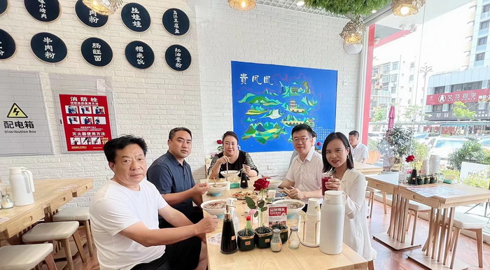 贵州朱正伟餐饮业会长 土司衙酒 酒肆巷子水围村 品牌发展委员会中国区主席余惠琼 水尾村红仔文创会馆 楚商国际俱乐部秘书长丁国新  楚商国际俱乐部杨智民会长 动能智库院长戴欣明 动能智库营销学院院长蔡恒儿 汴河书院文学院院长王玉祥 设计产业集团创始人及CEO王建国 酒肆街小酒馆千店千面室内设计 构建酒肆街全国室内设计院长团队 中国设计院长 王茂金晚宴 茶肆街 酒肆街小酒吧 酒肆小酒馆 酒肆小酒吧 汴河书院开讲日 酒肆街小酒吧 醇岛引领精酿市 深圳醇岛啤酒有限公司董事长谢劭彬  水贝IBC 大厦 袁赫庭旅居康养小镇 大湾区落地酒肆