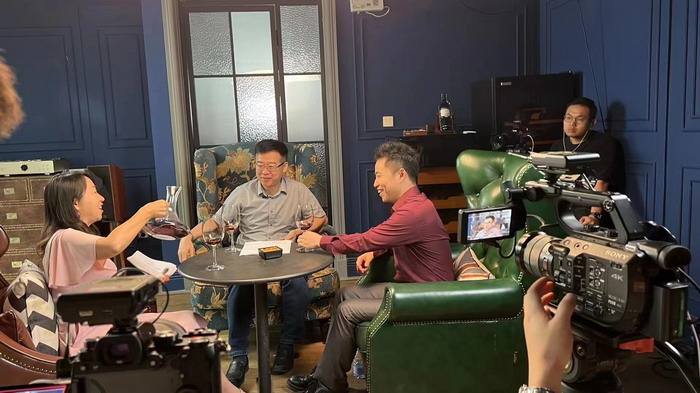深区域到底是红利还是坑 地产圆桌派 全球酒吧源酒肆 酒肆街小酒馆 久康元酒 本草精酿 百师医谷 四季康养落地重庆南川区 茶肆街 冷沙泉水乾丰茶 高山云雾 永隆山麓上河来 冷沙泉水 南川乾丰镇茶产业升级 前海四季康养管理（深圳）有限公司南川纪行 前海四季康养管理（深圳）有限公司总经理戴欣明兼首席战略策划 副总经理蔡恒儿一行在南川区城市投资集团对永隆山 《永隆上河》   四季康养南川缘  南川东街改造升级 南川区城市定位策划 动能智库，戴欣明工作室，深圳市前海动能投资有限公司战略定位策划的项目 《永隆上河》在