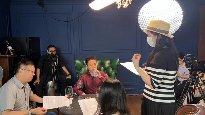深区域到底是红利还是坑 地产圆桌派 全球酒吧源酒肆 酒肆街小酒馆 久康元酒 本草精酿 百师医谷 四季康养落地重庆南川区 茶肆街 冷沙泉水乾丰茶 高山云雾 永隆山麓上河来 冷沙泉水 南川乾丰镇茶产业升级 前海四季康养管理（深圳）有限公司南川纪行 前海四季康养管理（深圳）有限公司总经理戴欣明兼首席战略策划 副总经理蔡恒儿一行在南川区城市投资集团对永隆山 《永隆上河》   四季康养南川缘  南川东街改造升级 南川区城市定位策划 动能智库，戴欣明工作室，深圳市前海动能投资有限公司战略定位策划的项目 《永隆上河》在
