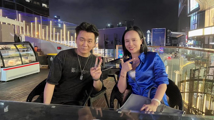 深圳酒肆街镇 《来了就是深圳人》由潇峰填词作曲演唱 汴河书院 酒肆街·深圳签约仪式 【酒肆街】团队签约罗湖水贝珠宝大厦 欢乐上河之【酒肆街】 酒肆深圳旗舰 红色文旅小镇 四季康养 乡村振兴 酒肆街 茶肆街 新媒体 文旅产业汕尾红海湾 地产圆桌派 全球酒吧源酒肆 酒肆街小酒馆 久康元酒 本草精酿 百师医谷 四季康养落地重庆南川区 茶肆街 冷沙泉水乾丰茶 高山云雾 永隆山麓上河来 冷沙泉水 南川乾丰镇茶产业升级 前海四季康养管理（深圳）有限公司南川纪行 前海四季康养管理（深圳）有限公司总经理戴欣明兼首席战略策划 副总经理
