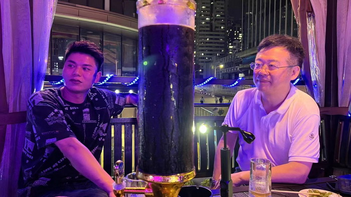 深圳酒肆街镇  汴河书院 酒肆街·深圳签约仪式 【酒肆街】团队签约罗湖水贝珠宝大厦 欢乐上河之【酒肆街】 酒肆深圳旗舰 红色文旅小镇 四季康养 乡村振兴 酒肆街 茶肆街 新媒体 文旅产业汕尾红海湾 地产圆桌派 全球酒吧源酒肆 酒肆街小酒馆 久康元酒 本草精酿 百师医谷 四季康养落地重庆南川区 茶肆街 冷沙泉水乾丰茶 高山云雾 永隆山麓上河来 冷沙泉水 南川乾丰镇茶产业升级 前海四季康养管理（深圳）有限公司南川纪行 前海四季康养管理（深圳）有限公司总经理戴欣明兼首席战