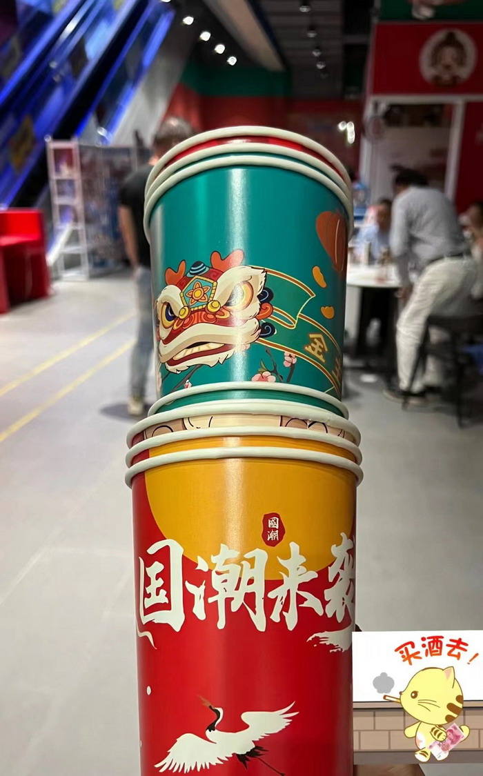 酒肆街，酒肆街小酒馆定位 年轻人的社交圈 深圳酒肆街镇  汴河书院 酒肆街·深圳签约仪式 【酒肆街】团队签约罗湖水贝珠宝大厦 欢乐上河之【酒肆街】 酒肆深圳旗舰 红色文旅小镇 四季康养 乡村振兴 酒肆街 茶肆街 新媒体 文旅产业汕尾红海湾 地产圆桌派 全球酒吧源酒肆 酒肆街小酒馆 久康元酒 本草精酿 百师医谷 四季康养落地重庆南川区 茶肆街 冷沙泉水乾丰茶 高山云雾 永隆山麓上河来 冷沙泉水 南川乾丰镇茶产业升级 前海四季康养管理（深圳）有限公司南川纪行 前海四季康养管理（深圳）有限公司总经理戴欣明兼首席战