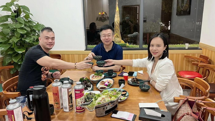 东街草市 酒肆街，酒肆街小酒馆定位 年轻人的社交圈 深圳酒肆街镇  汴河书院 酒肆街·深圳签约仪式 【酒肆街】团队签约罗湖水贝珠宝大厦 欢乐上河之【酒肆街】 酒肆深圳旗舰 红色文旅小镇 四季康养 乡村振兴 酒肆街 茶肆街 新媒体 文旅产业汕尾红海湾 地产圆桌派 全球酒吧源酒肆 酒肆街小酒馆 久康元酒 本草精酿 百师医谷 四季康养落地重庆南川区 茶肆街 冷沙泉水乾丰茶 高山云雾 永隆山麓上河来 冷沙泉水 南川乾丰镇茶产业升级 前海四季康养管理（深圳）有限公司南川纪行 前海四季康养管理（深圳）有限公司总经理戴
