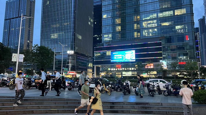 酒肆街小酒馆梧桐山店 东街草市 酒肆街，酒肆街小酒馆定位 年轻人的社交圈 深圳酒肆街镇  汴河书院 酒肆街·深圳签约仪式 【酒肆街】团队签约罗湖水贝珠宝大厦 欢乐上河之【酒肆街】 酒肆深圳旗舰 红色文旅小镇 四季康养 乡村振兴 酒肆街 茶肆街 新媒体 文旅产业汕尾红海湾 地产圆桌派 全球酒吧源酒肆 酒肆街小酒馆 久康元酒 本草精酿 百师医谷 四季康养落地重庆南川区 茶肆街 冷沙泉水乾丰茶 高山云雾 永隆山麓上河来 冷沙泉水 南川乾丰镇茶产业升级 前海四季康养管理（深圳）有限公司南川纪行 前海四季康养管理（