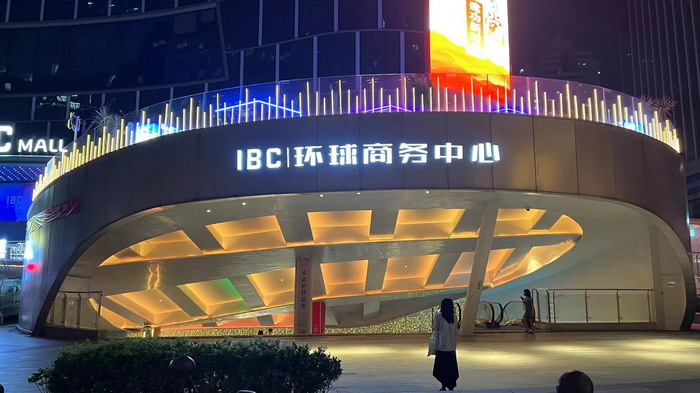 酒肆街小酒馆梧桐山店 东街草市 酒肆街，酒肆街小酒馆定位 年轻人的社交圈 深圳酒肆街镇  汴河书院 酒肆街·深圳签约仪式 【酒肆街】团队签约罗湖水贝珠宝大厦 欢乐上河之【酒肆街】 酒肆深圳旗舰 红色文旅小镇 四季康养 乡村振兴 酒肆街 茶肆街 新媒体 文旅产业汕尾红海湾 地产圆桌派 全球酒吧源酒肆 酒肆街小酒馆 久康元酒 本草精酿 百师医谷 四季康养落地重庆南川区 茶肆街 冷沙泉水乾丰茶 高山云雾 永隆山麓上河来 冷沙泉水 南川乾丰镇茶产业升级 前海四季康养管理（深圳）有限公司南川纪行 前海四季康养管理（